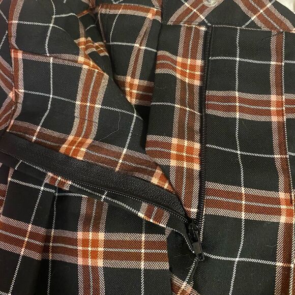 H&M Divided Plaid Mini Skirt Womens Size 6 Side Zip Closure Pleated - Picture 4 of 6